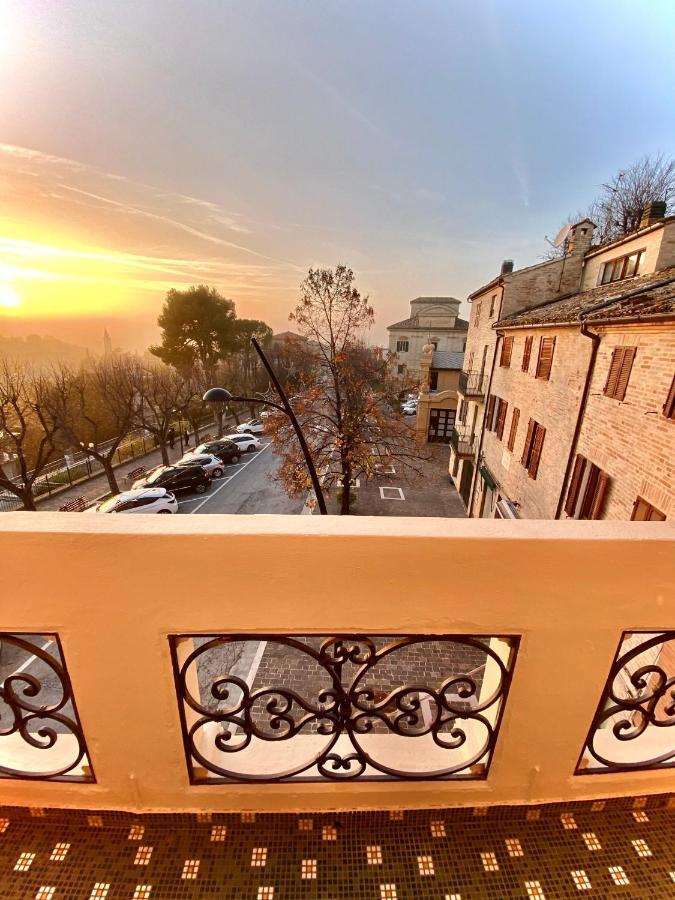 B&B Terrazza Sul Borgo Mogliano Buitenkant foto